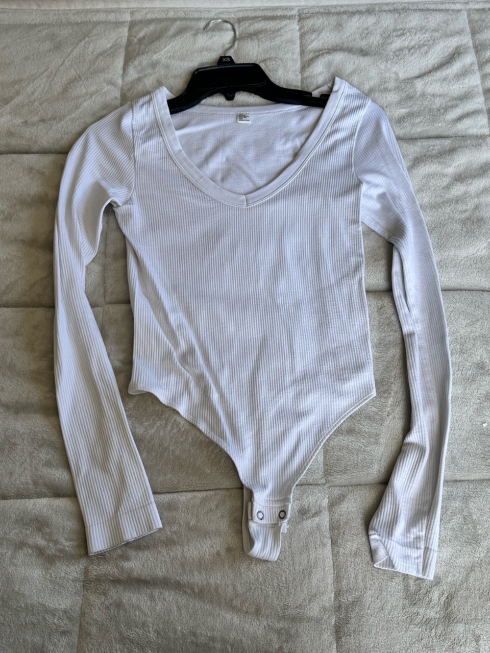 Kohl's White Ribbed V-Neck Long Sleeve Bodysuit